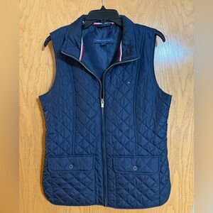 Tommy Hilfiger women’s quilted navy colored vest. Size medium.